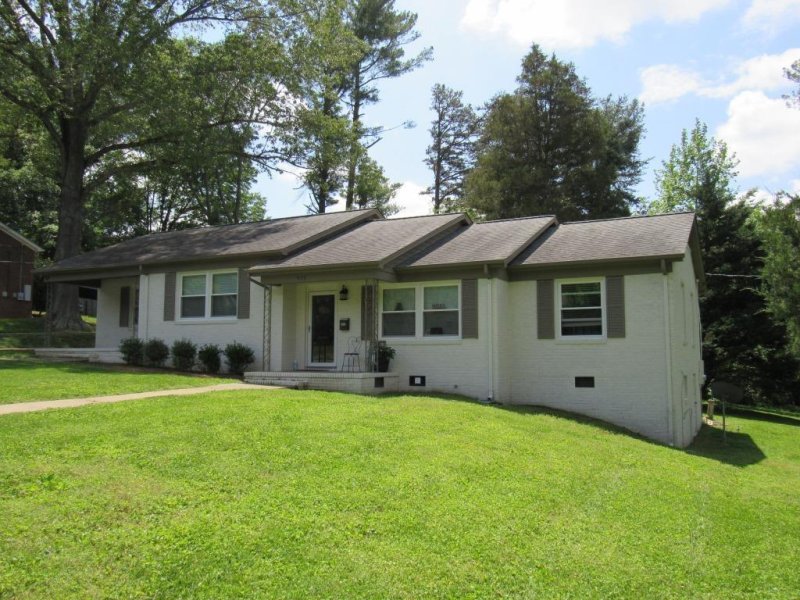 927 3rd Avenue Place