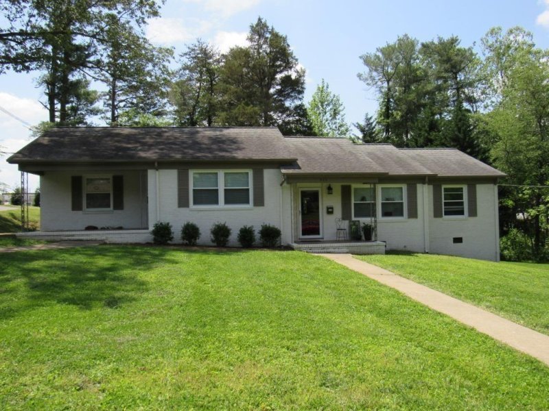 Property image 3 at 927 3rd Avenue Place, Hickory, NC 28601