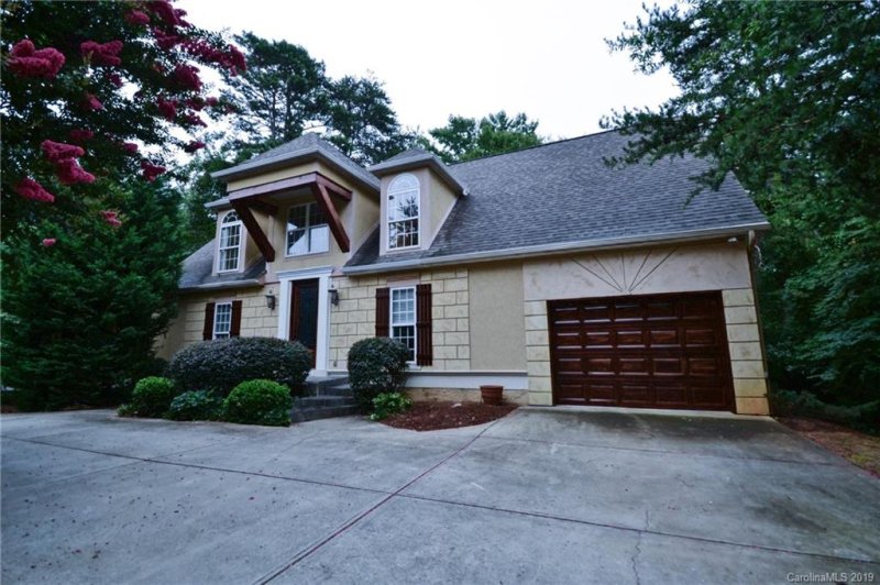 Property image 2 at 20230 Sportsman Drive, Cornelius, NC 28031