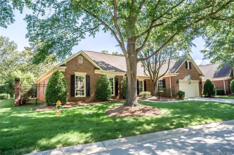 Property image 2 at 7026 Walton Heath Lane, Charlotte, NC 28277