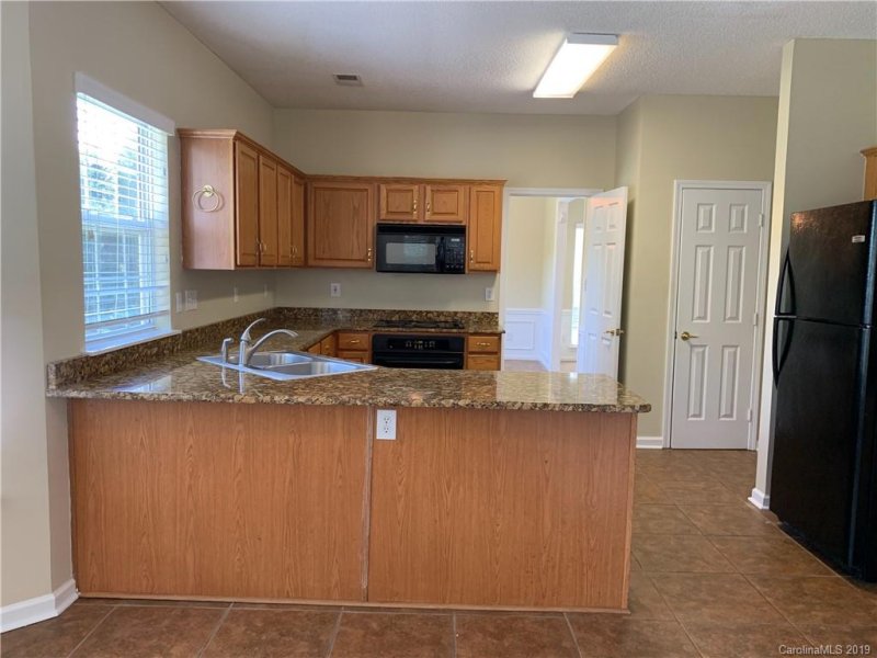 Property image 4 at 6720 Neuhoff Lane, Charlotte, NC 28269