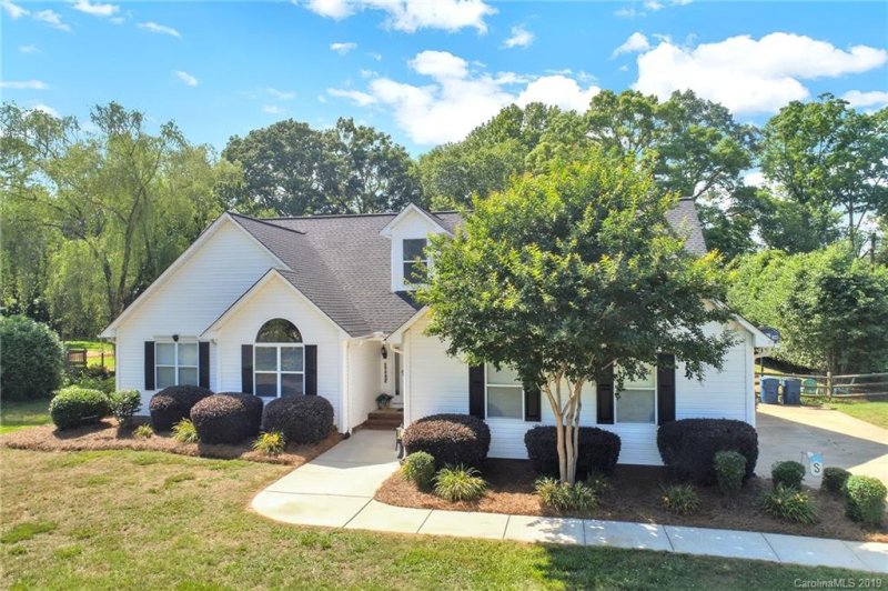 Property image 2 at 212 Northchase Drive, Concord, NC 28027