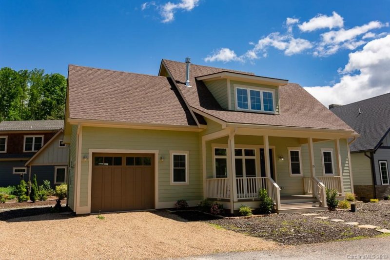 Property image 2 at 15 Verde Drive, Asheville, NC 28806