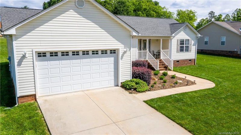 Property image 2 at 114 Top Flite Drive, Statesville, NC 28677