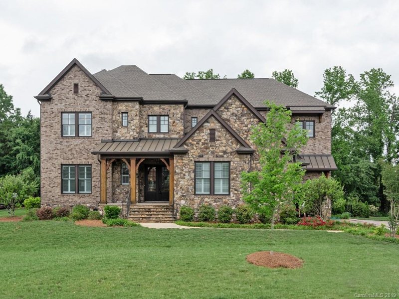 1123 Rosecliff Drive