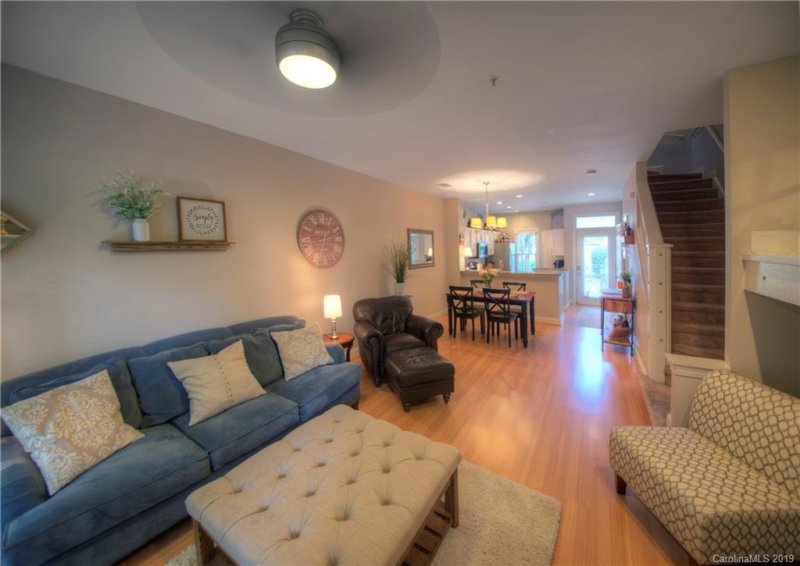 Property image 2 at 1047 Park West Drive, Charlotte, NC 28209