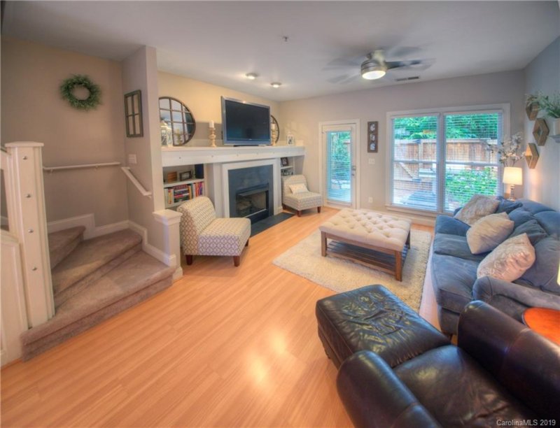 Property image 4 at 1047 Park West Drive, Charlotte, NC 28209