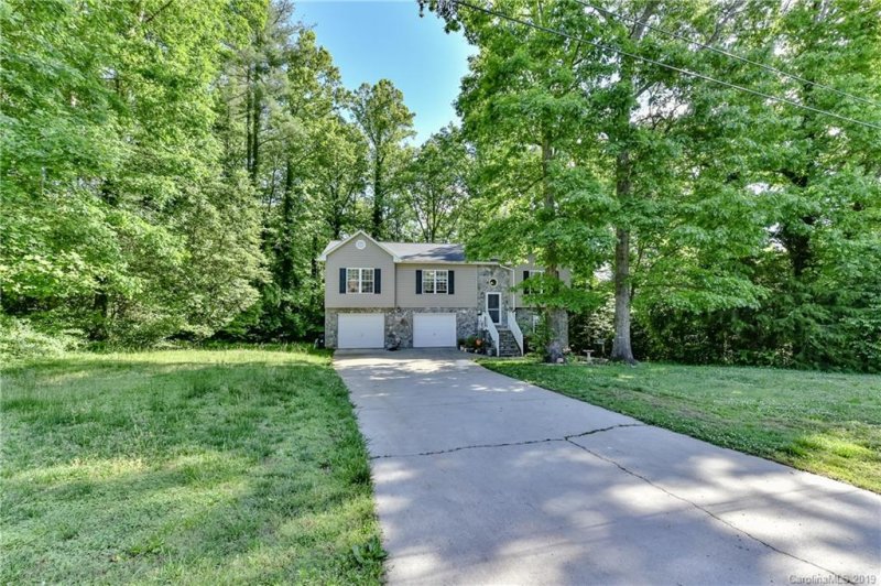 Property image 2 at 112 N Council Oaks Street, Morganton, NC 28655