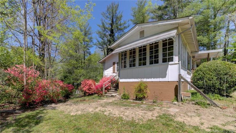 Property image 2 at 338 Lake Circle Drive, Hendersonville, NC 28792