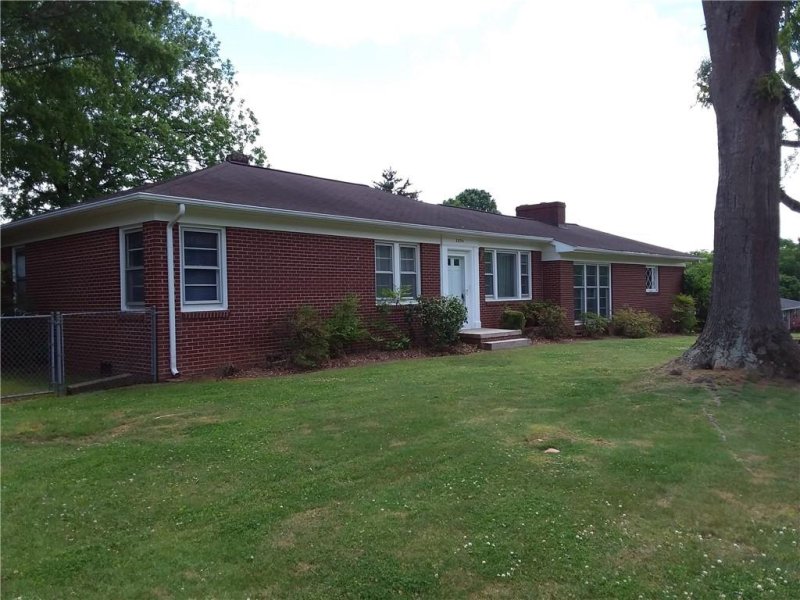 Property image 2 at 2854 20th Street, Hickory, NC 28601