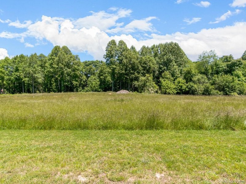 610 Skytop Farm Lane