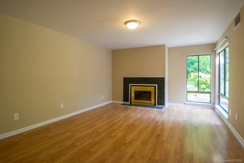 Property image 3 at 8003 Princess Ann Drive, Charlotte, NC 28212