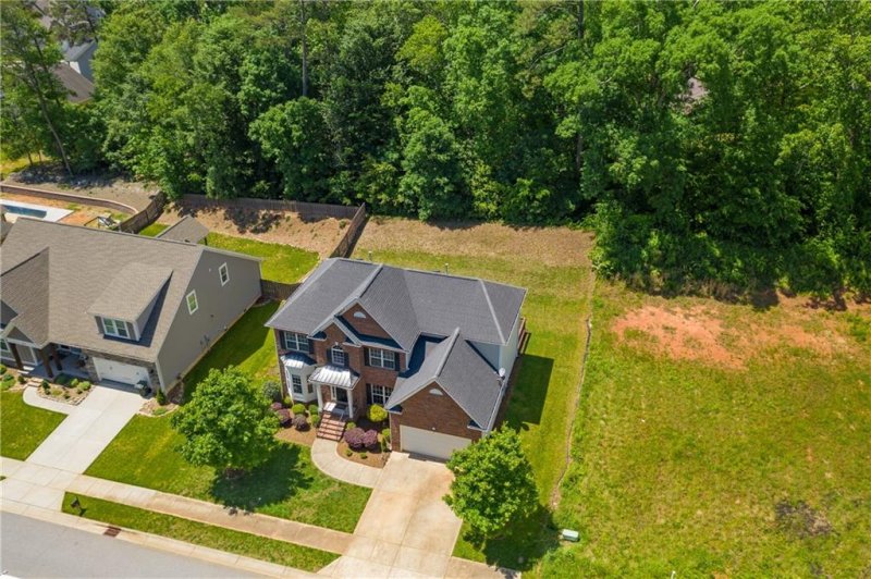 Property image 3 at 3919 13th Street, Hickory, NC 28601