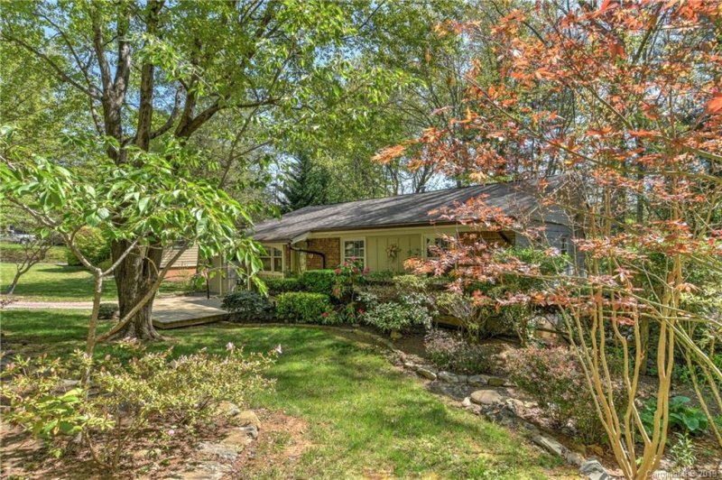Property image 2 at 16 Hillview Circle, Asheville, NC 28805