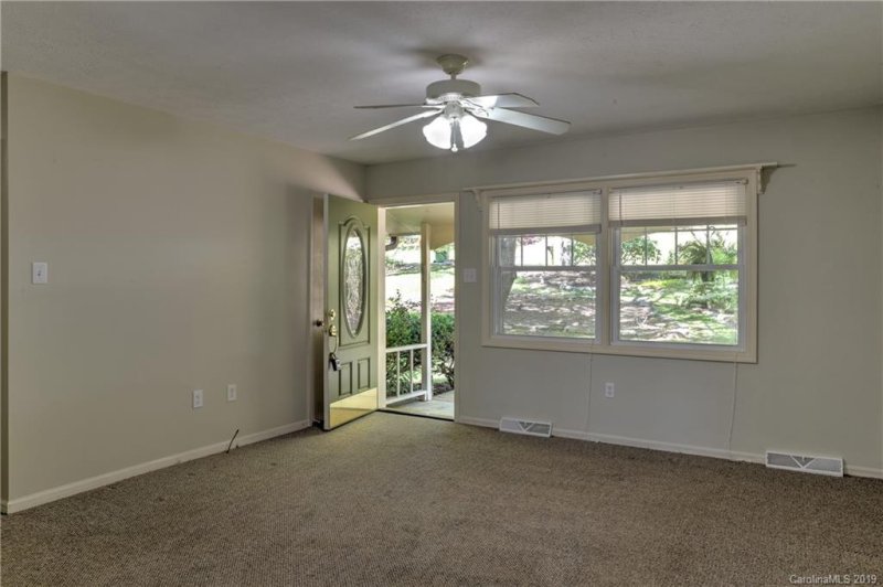 Property image 5 at 16 Hillview Circle, Asheville, NC 28805