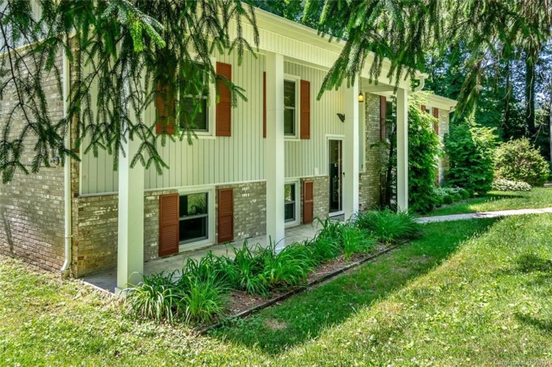 Property image 2 at 222 Castleton Lane, Hendersonville, NC 28791