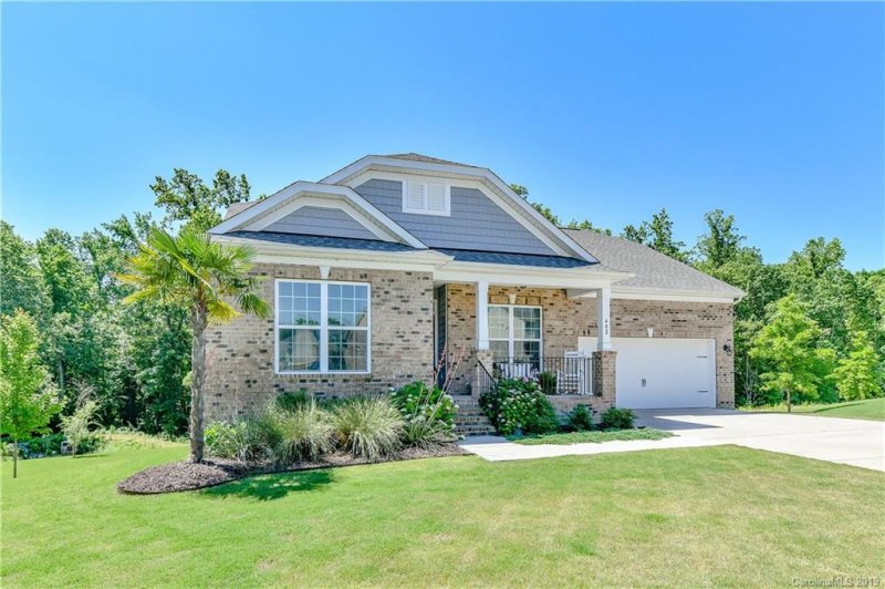 402 Twelve Oaks Lane