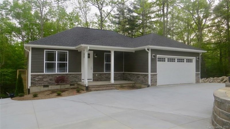 Property image 2 at 103 Willow Run Lane, Zirconia, NC 28790