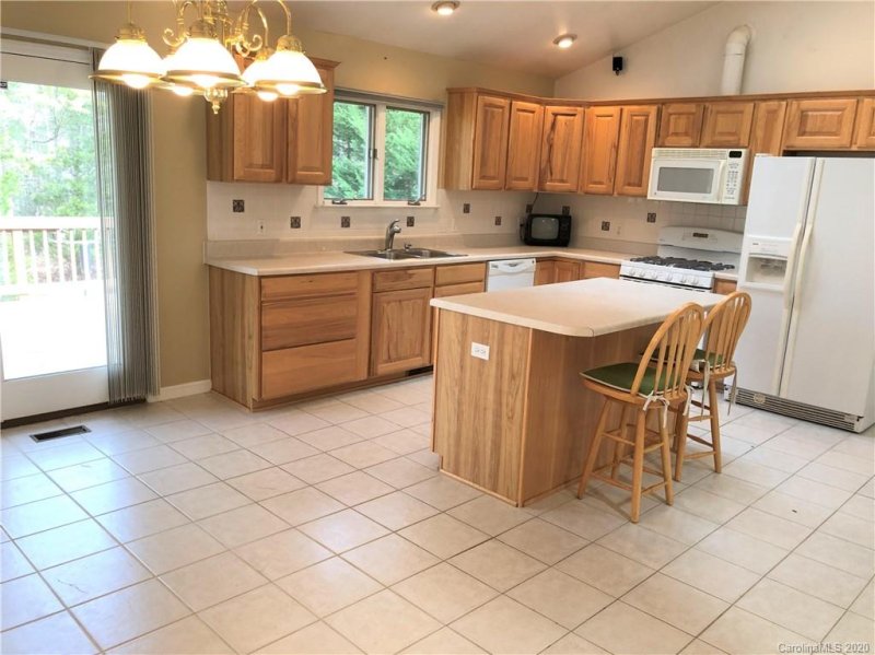 Property image 4 at 752 Salisbury Road, Hendersonville, NC 28792