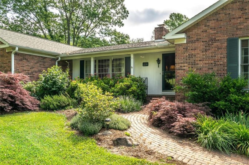 Property image 2 at 209 Hawthorn Drive, Hendersonville, NC 28791