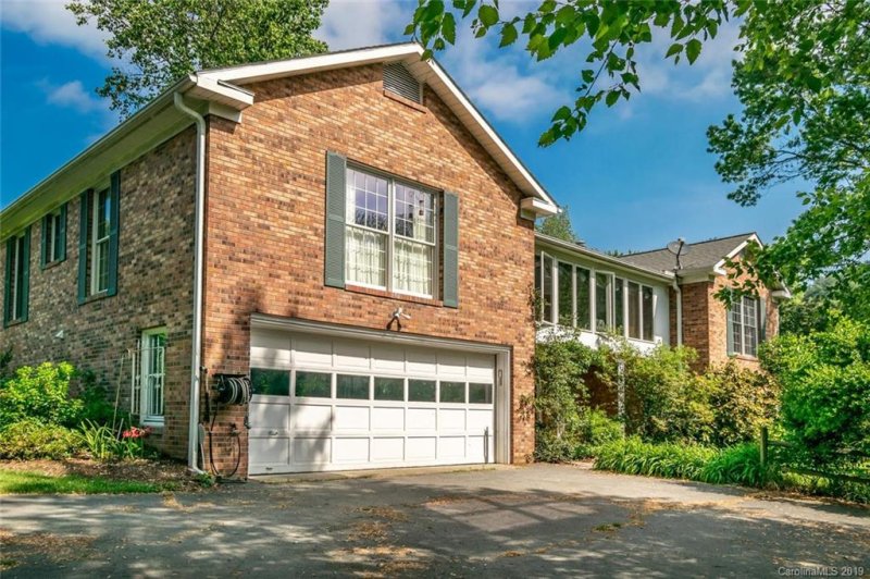 Property image 3 at 209 Hawthorn Drive, Hendersonville, NC 28791