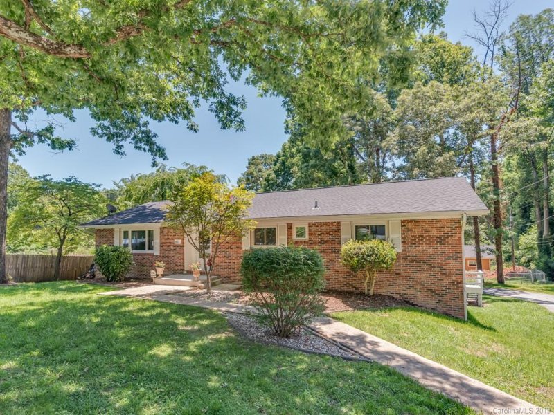 435 Hillcrest Circle