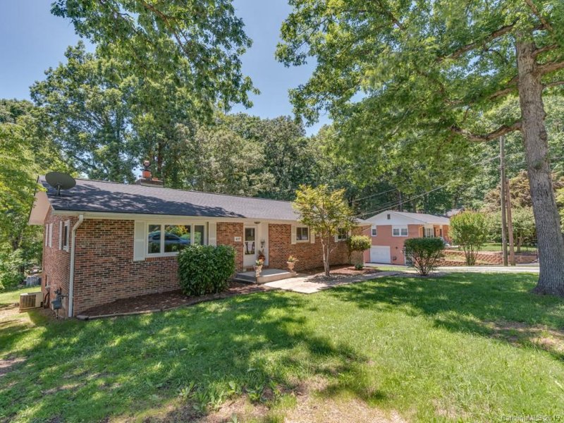 Property image 3 at 435 Hillcrest Circle, Hendersonville, NC 28792