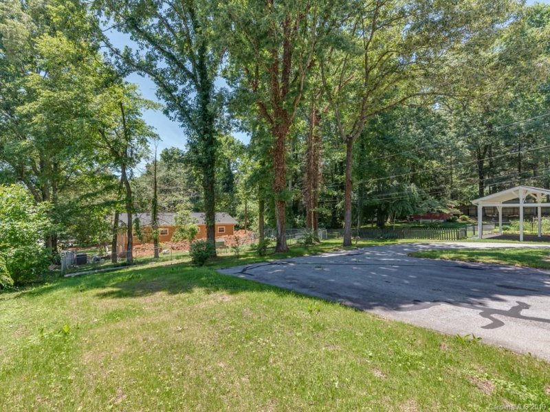 Property image 4 at 435 Hillcrest Circle, Hendersonville, NC 28792