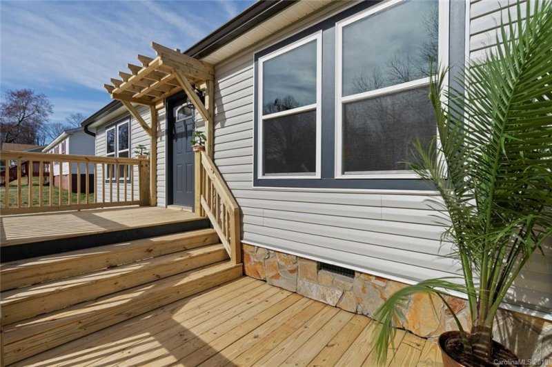 Property image 3 at 2026 A Avenue, Charlotte, NC 28216