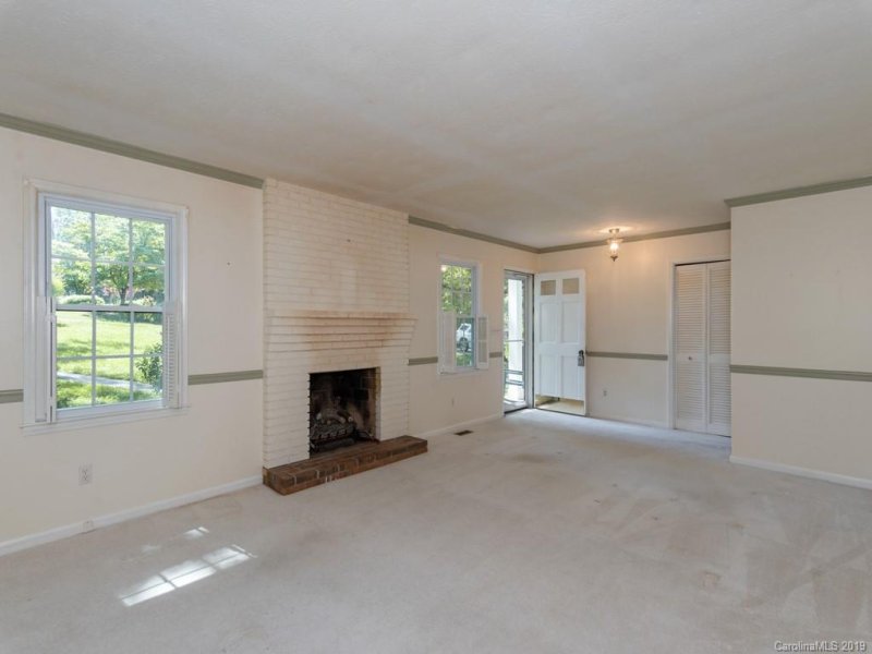 Property image 3 at 115 Castleton Lane, Hendersonville, NC 28791