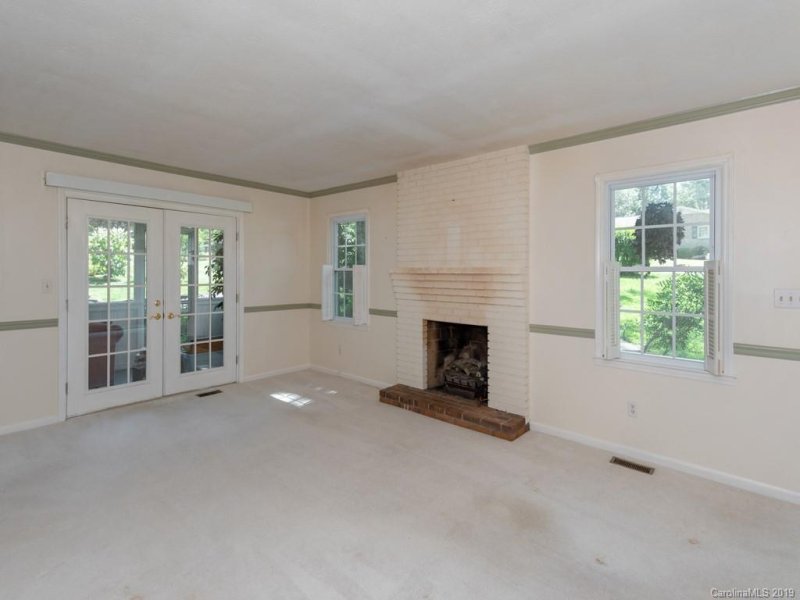 Property image 4 at 115 Castleton Lane, Hendersonville, NC 28791