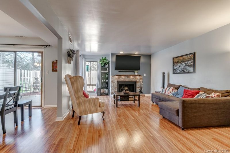 Property image 2 at 8008 Princess Ann Drive, Charlotte, NC 28212