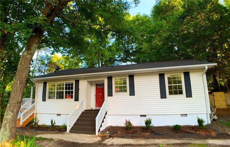 Property image 3 at 3921 Amerigo Street, Charlotte, NC 28208