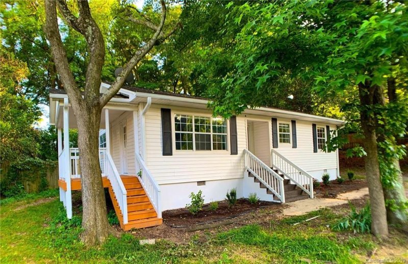 Property image 4 at 3921 Amerigo Street, Charlotte, NC 28208