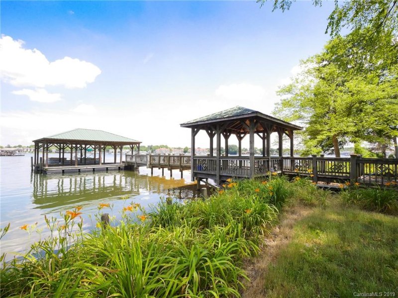 Property image 3 at 18000 Whispering Oaks Drive, Cornelius, NC 28031