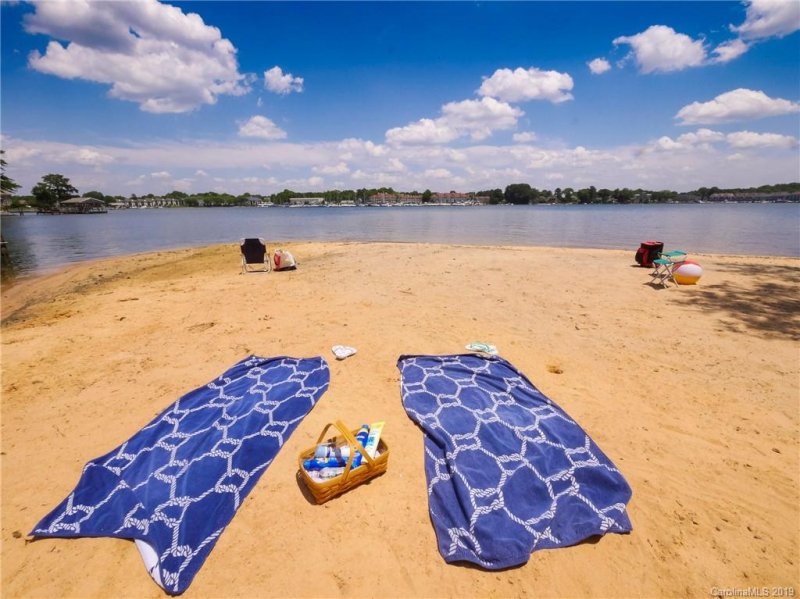 Property image 4 at 18000 Whispering Oaks Drive, Cornelius, NC 28031