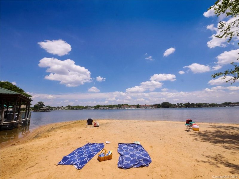 Property image 5 at 18000 Whispering Oaks Drive, Cornelius, NC 28031