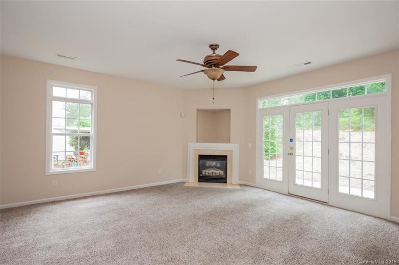 Property image 3 at 6116 Raisin Tree Lane, Charlotte, NC 28215