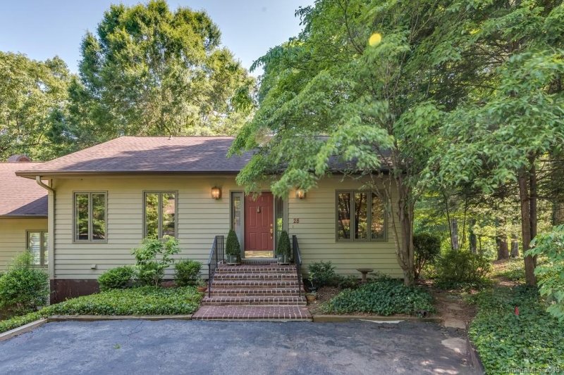 28 Hunting Country Trail