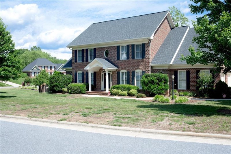 Property image 2 at 1009 38th Avenue, Hickory, NC 28601