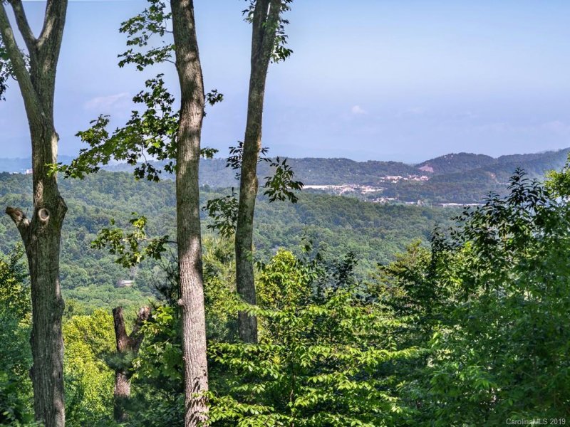 Property image 2 at 128 Stonecrest Drive, Asheville, NC 28803