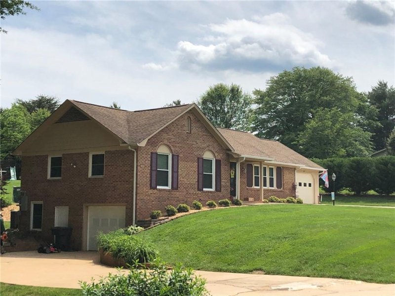 Property image 2 at 2111 Derby Street, Hickory, NC 28602