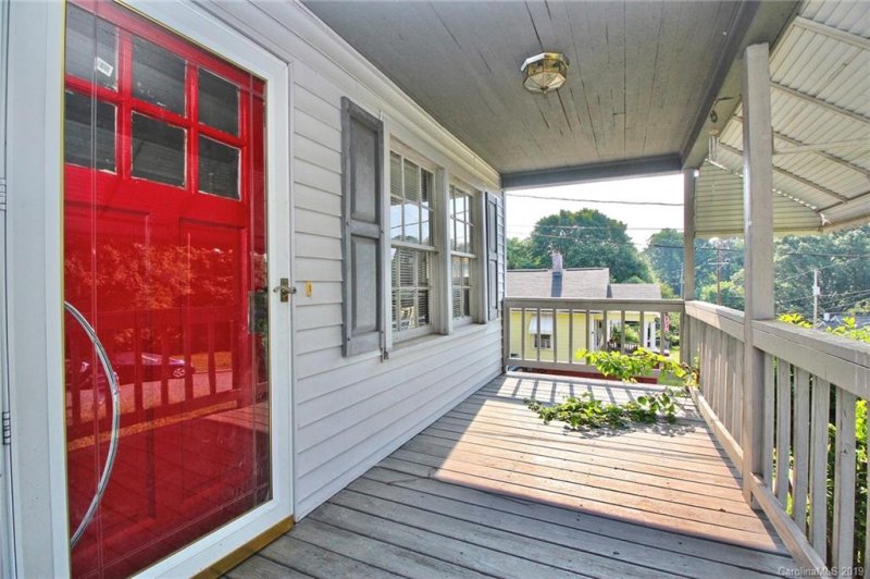 Property image 2 at 412 E Walnut Avenue, Gastonia, NC 28054