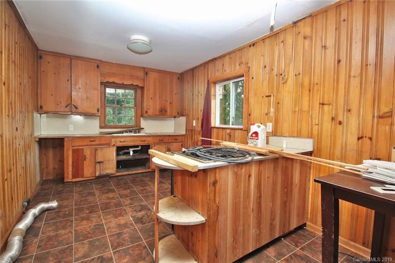 Property image 4 at 412 E Walnut Avenue, Gastonia, NC 28054