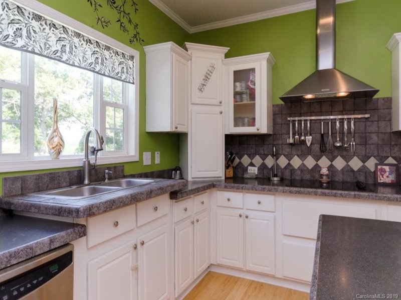 Property image 4 at 11 Timbers Edge Lane, Fairview, NC 28730