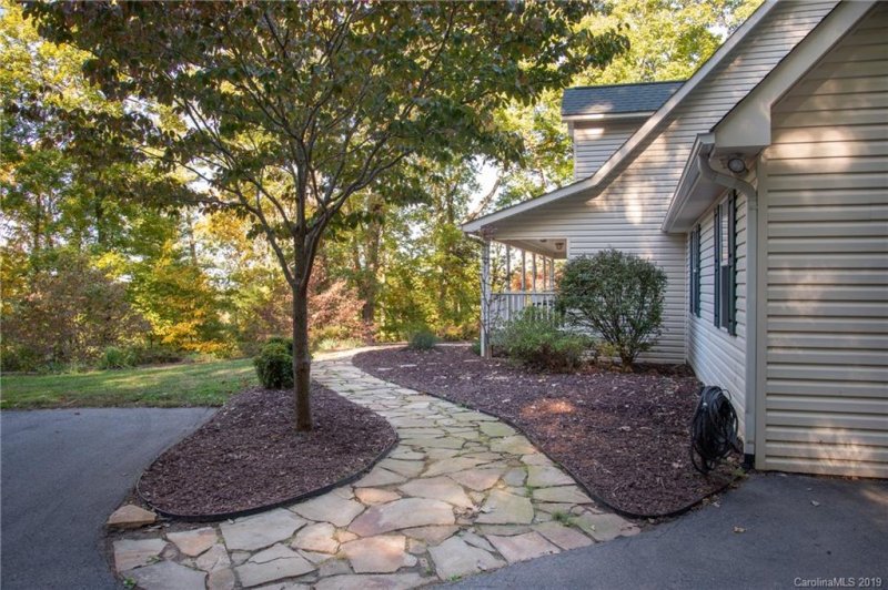 Property image 3 at 117 Sunny Ridge Drive, Asheville, NC 28804