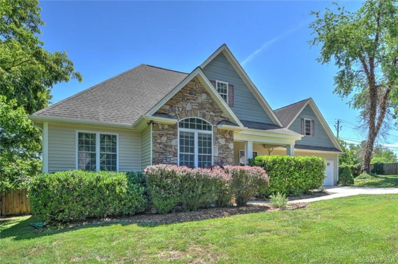 Property image 2 at 108 Charles Teague Drive, Candler, NC 28715