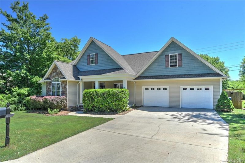 Property image 3 at 108 Charles Teague Drive, Candler, NC 28715