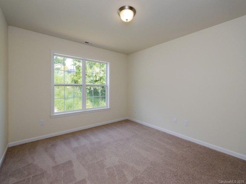 Property image 5 at 2 Willow Shade Drive, Asheville, NC 28806