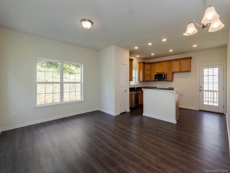 Property image 3 at 4 Willow Shade Drive, Asheville, NC 28806